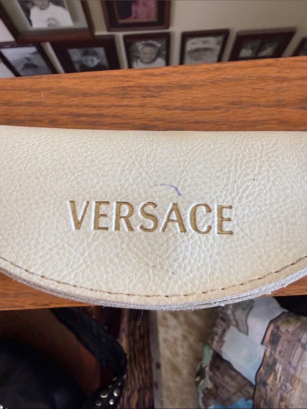 Versace Cream Leather Sunglasses Pouch with Gold Logo - Picture 5 of 5